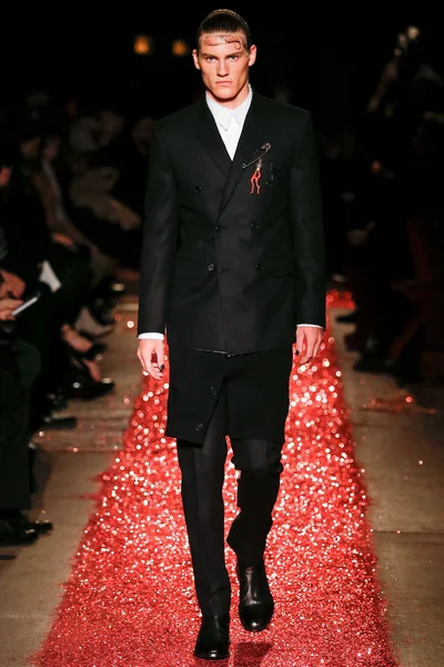 Look 14